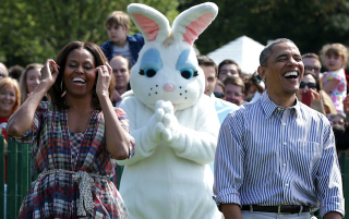Illustration for article titled White House Easter: Obama Tells Screaming Kids 'Bees Are Good'